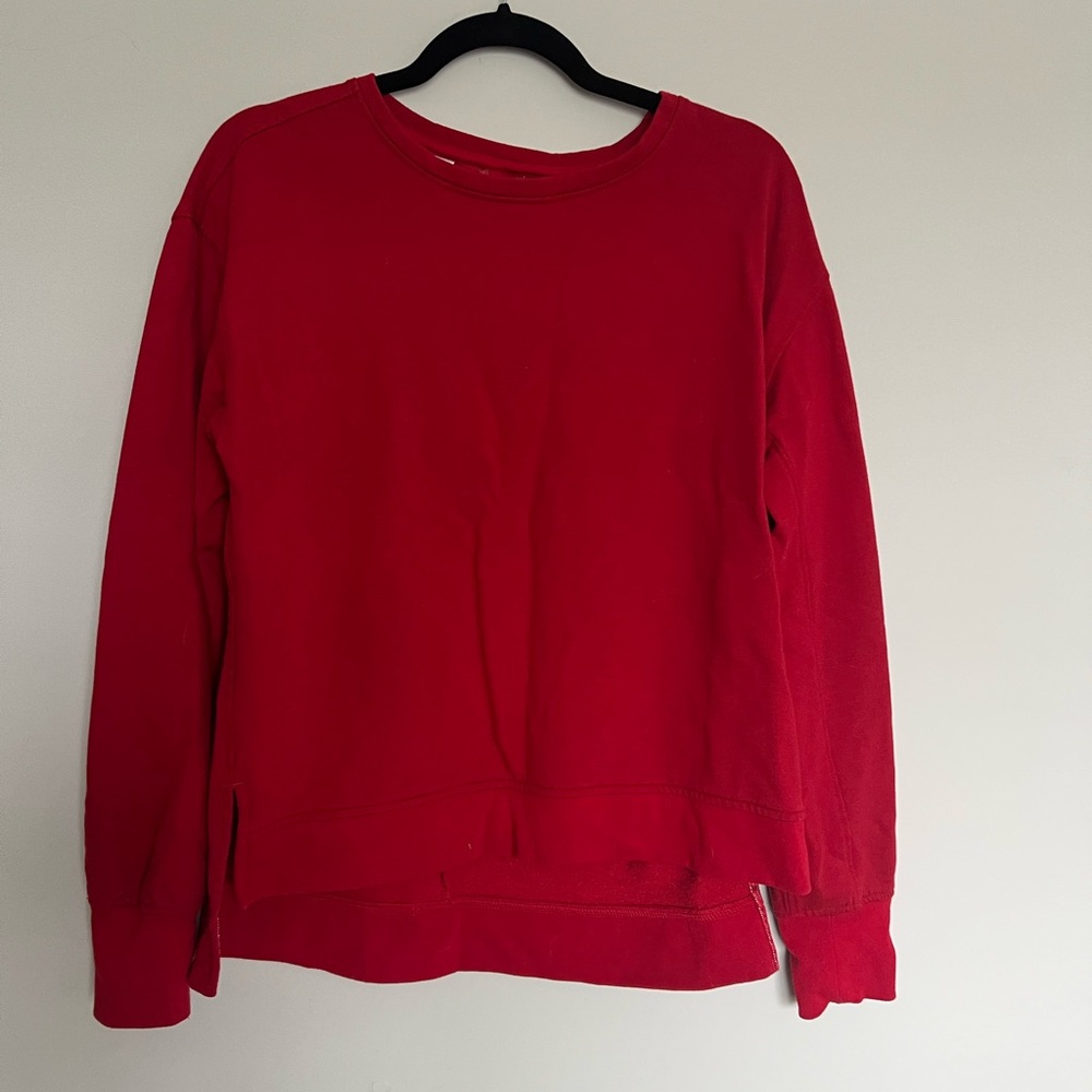 💕 Victoria Sport Red sweater with keyhole in back Size S‎